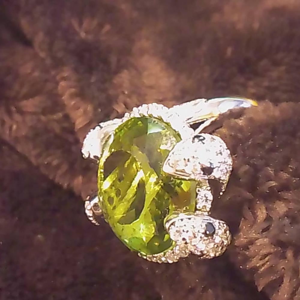 New BOLD Peridot, White,& Black Topaz Snake Ring !